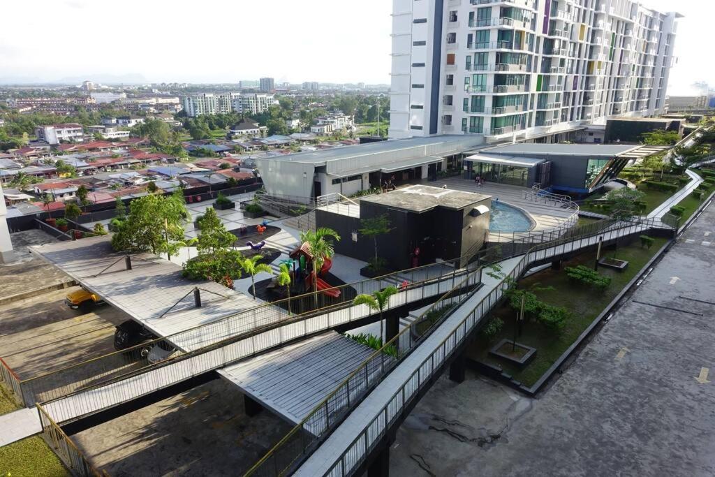 8Pax Cozy Home Stay Jazz Suites 1 Vivacity Kuching Sarawak 3Br Екстер'єр фото