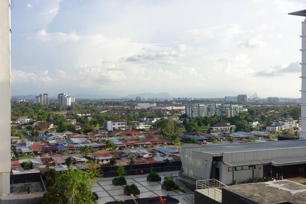 8Pax Cozy Home Stay Jazz Suites 1 Vivacity Kuching Sarawak 3Br Екстер'єр фото